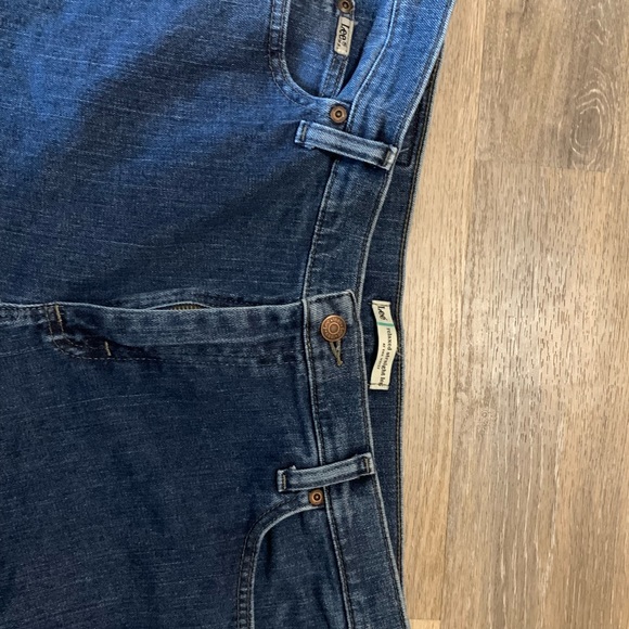 Lee Relaxed Fit Jeans. - Picture 5 of 7